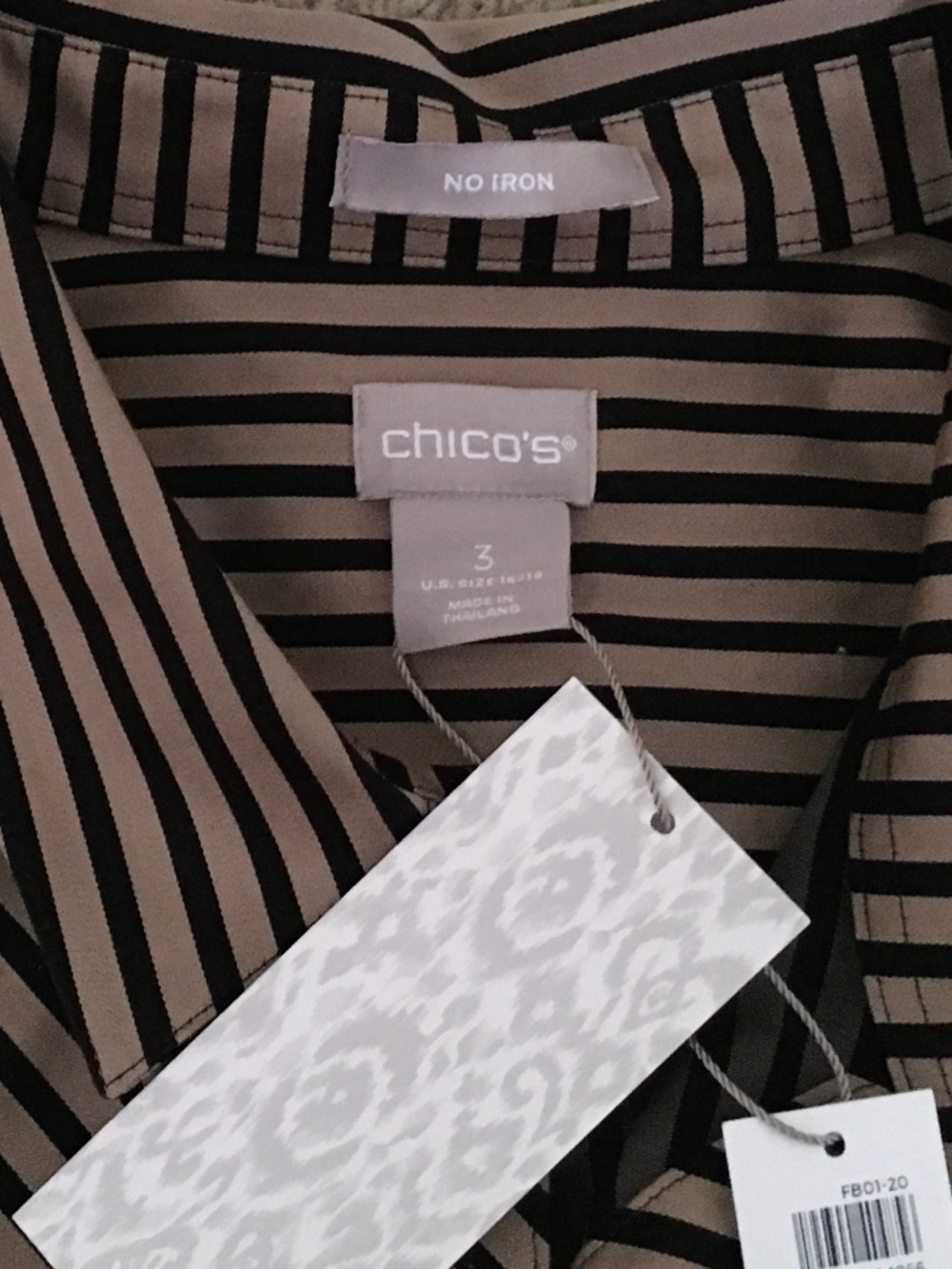 Chico’s size 3 (L/XL) no iron 100% cotton button-up blouse with French cuffs - Picture 3 of 5